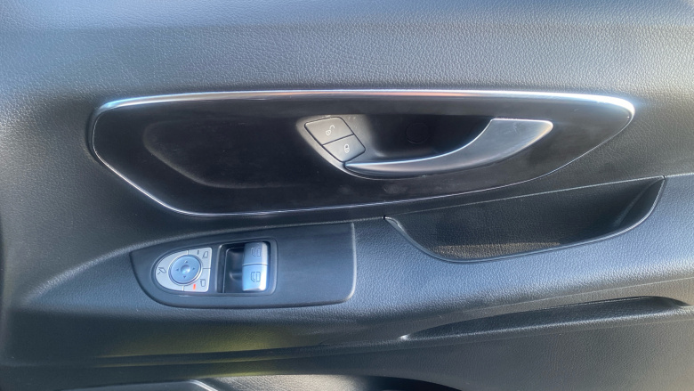 Mercedes-Benz Vito Tourer L3 Diesel Rwd 116 CDI Select 9-Seater 9G-Tronic